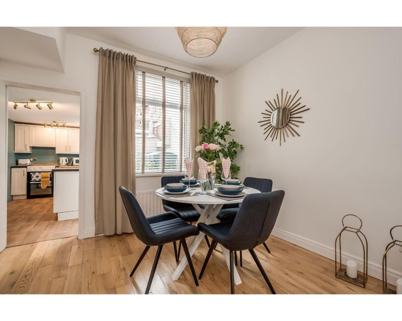 Central Belfast Apartments Chic Luxe R&R Exterior foto